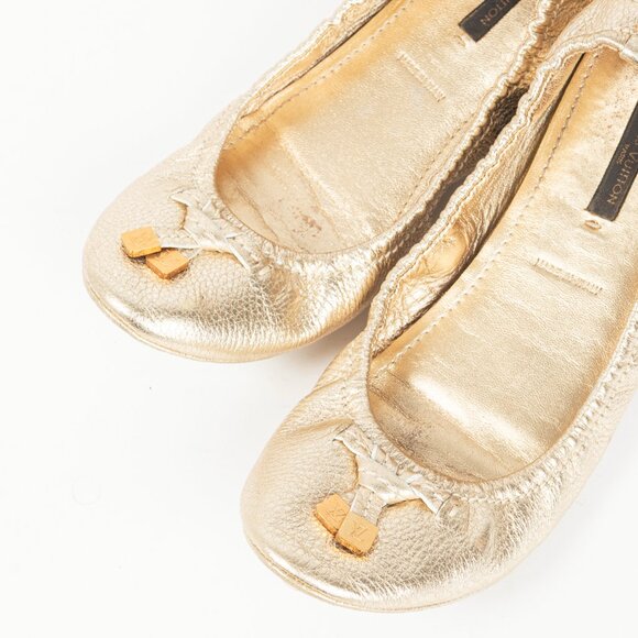 Louis Vuitton Lemon Metallic Gold Pebbled Leather Bow Scrunch Flats - Picture 7 of 11